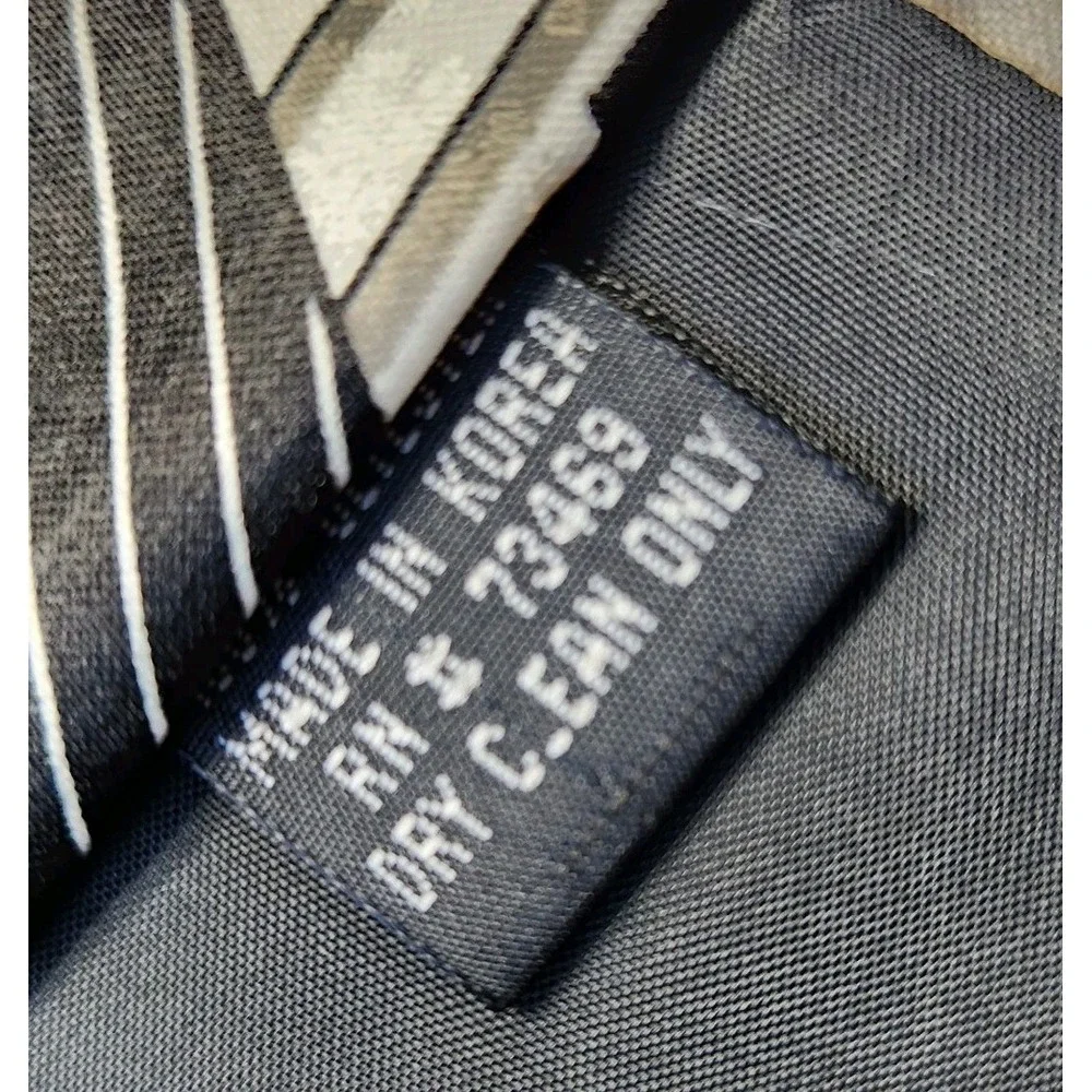 Vintage Looney Tunes Mania Mens Necktie Bugs Bunny Piano Musical‎ Notes 1995 Tie